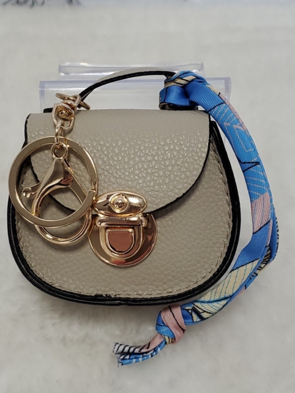 Bag Charm/Ear Bud Holder Mini Saddle with gold tone accents for attachment! New - Picture 2 of 6